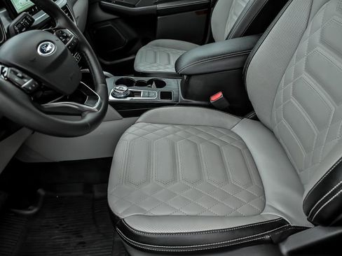 Used 2023 Ford Escape Platinum w/ Premium Technology Package AWD/4WD image 13