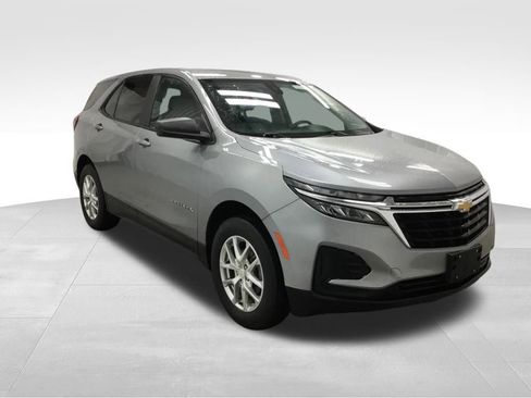 Used 2023 Chevrolet Equinox LS AWD/4WD image 3
