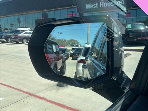 Used 2024 Chevrolet Suburban LT w/ Luxury Package image 11