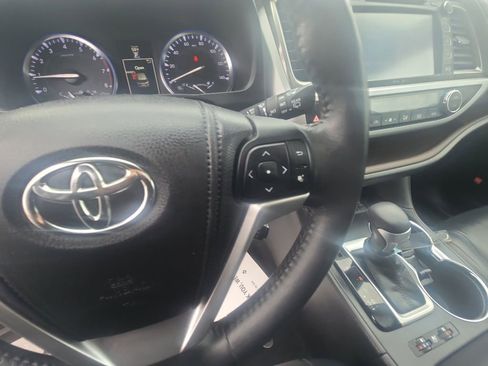 Used 2014 Toyota Highlander Limited AWD/4WD image 18