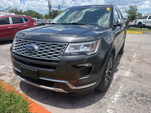 Used 2018 Ford Explorer Platinum AWD/4WD image 4