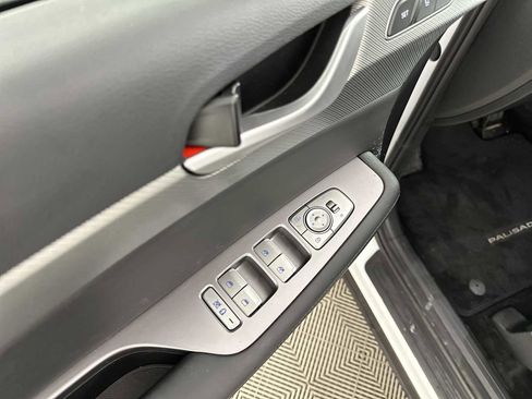 Used 2025 Hyundai Palisade SEL FWD image 17