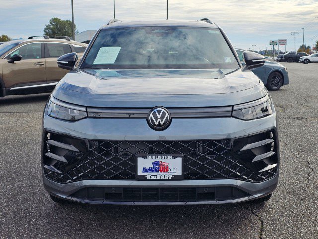 Used 2025 Volkswagen Tiguan SE R-Line AWD/4WD image 8