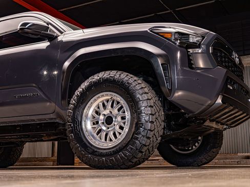 Used 2024 Toyota Tacoma TRD Off-Road image 12