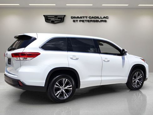 Used 2018 Toyota Highlander LE FWD image 5