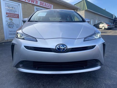 Used 2022 Toyota Prius LE image 2