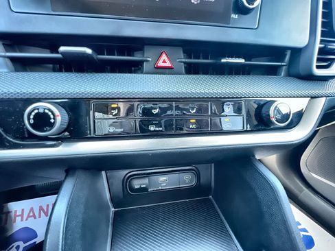 Used 2024 Kia Sportage LX image 16