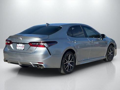 Certified 2021 Toyota Camry SE image 6