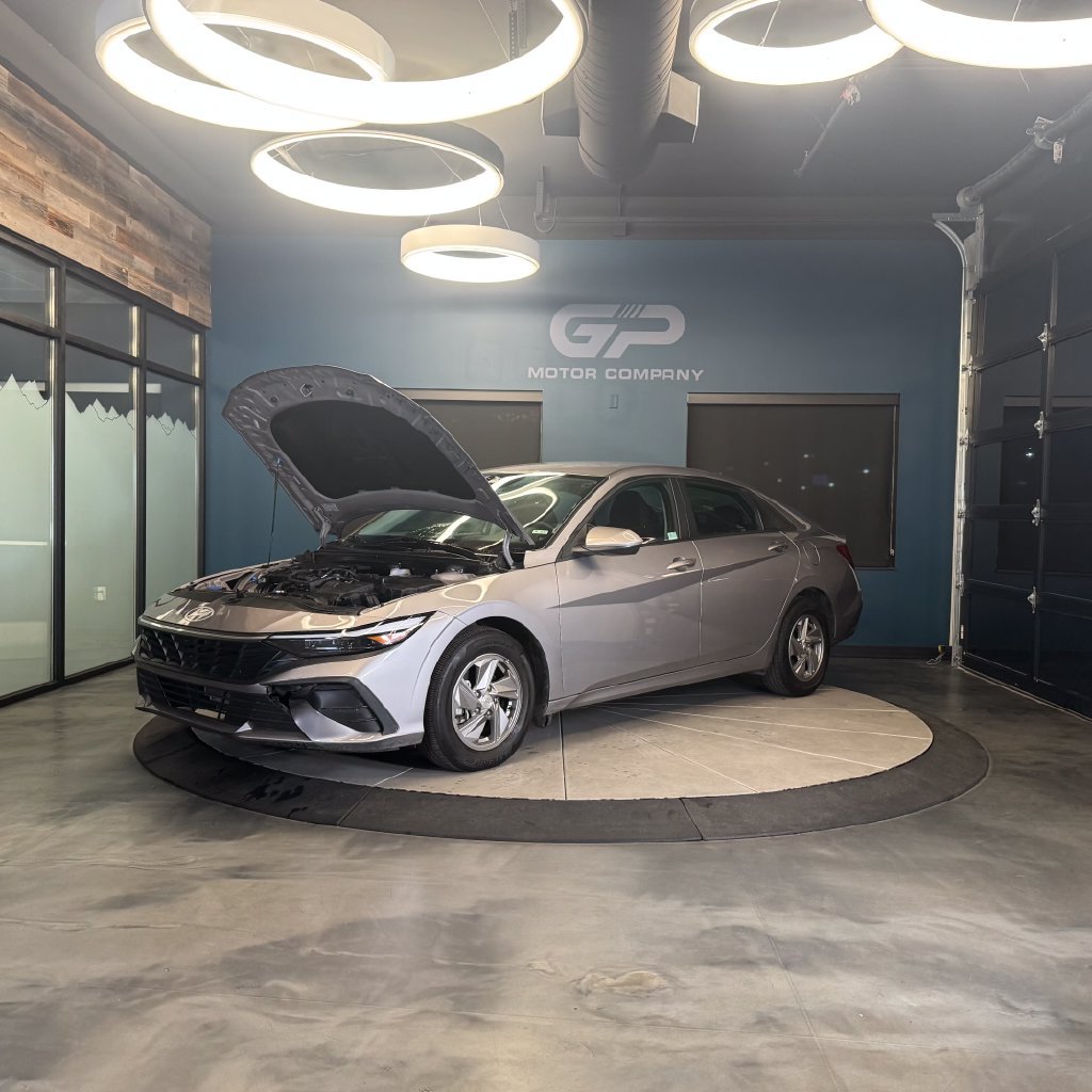 Used 2025 Hyundai Elantra SE FWD image 24