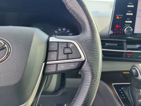 Used 2022 Toyota Sienna XLE image 23