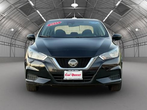 Used 2021 Nissan Versa SV image 2