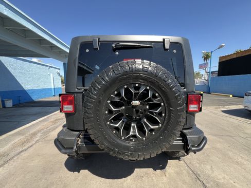 Used 2013 Jeep Wrangler Unlimited Sahara AWD/4WD image 4