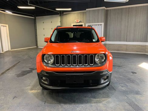 Used 2016 Jeep Renegade Latitude w/ Popular Equipment Group AWD/4WD image 2