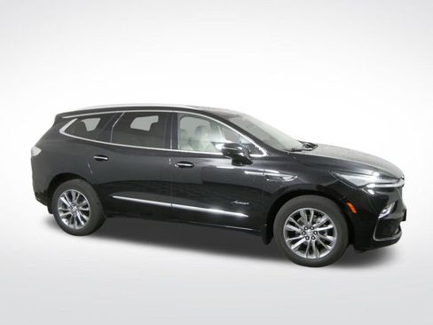 Used 2023 Buick Enclave Avenir w/ Avenir Technology Package AWD/4WD image 2