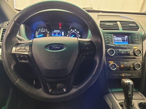 Used 2016 Ford Explorer XLT image 22