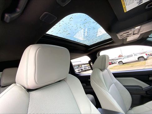 Used 2025 Toyota Tacoma Limited image 13