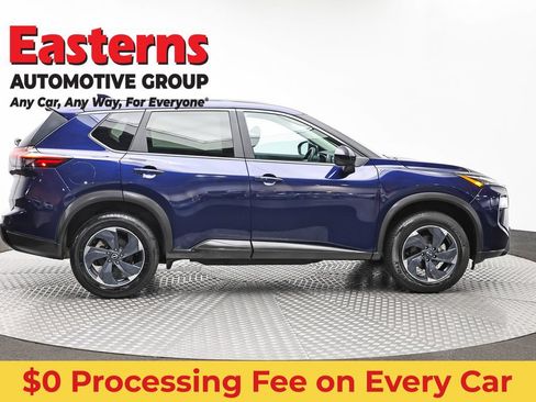 Used 2024 Nissan Rogue SV AWD/4WD image 4