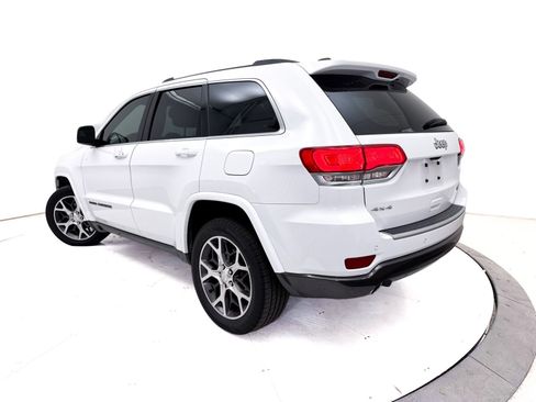 Used 2018 Jeep Grand Cherokee Limited AWD/4WD image 2
