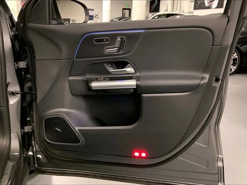 Used 2025 Mercedes-Benz GLA 250 image 21