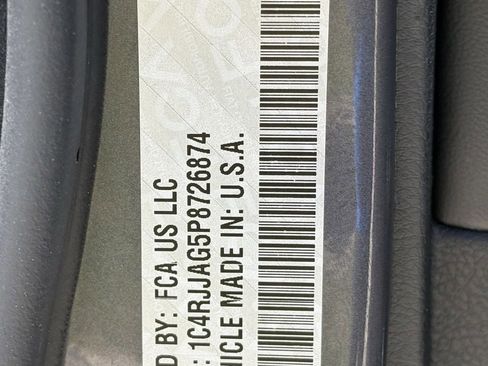 Used 2023 Jeep Grand Cherokee L Laredo image 30