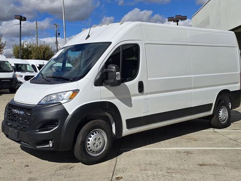 Used 2025 RAM ProMaster 2500 w/ Convenience Group image 8