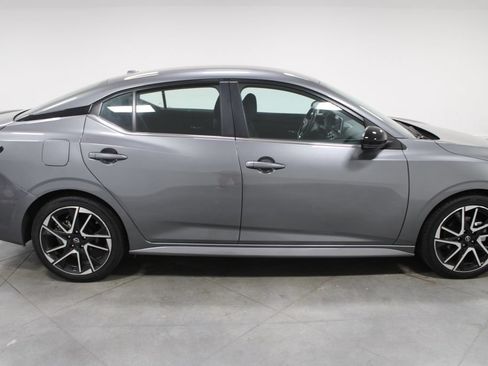 Used 2025 Nissan Sentra SR FWD image 11