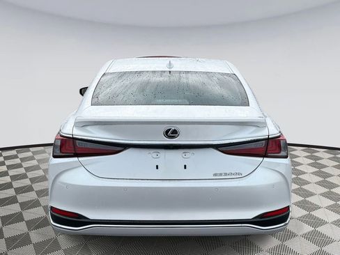 Used 2024 Lexus ES 300h Ultra Luxury image 3