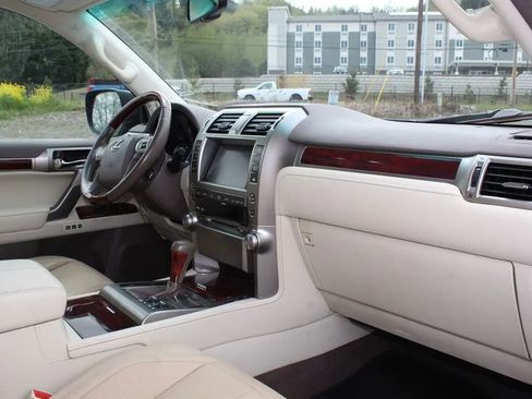 Used 2011 Lexus GX 460 w/ Convenience Pkg AWD/4WD image 16