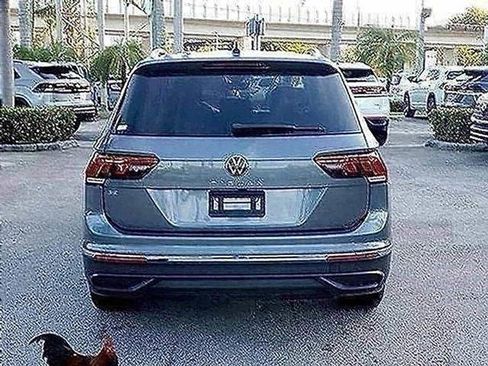 Used 2022 Volkswagen Tiguan SE image 4