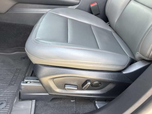 Used 2025 Ford Explorer Active w/ Active Comfort Package RWD image 16