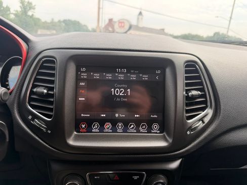 Used 2018 Jeep Compass Trailhawk w/ Leather Interior Group AWD/4WD image 17