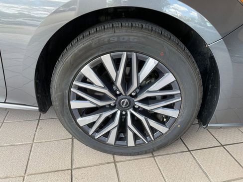 Used 2025 Nissan Altima 2.5 SV FWD image 30