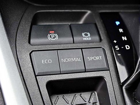Used 2022 Toyota RAV4 XLE FWD image 26