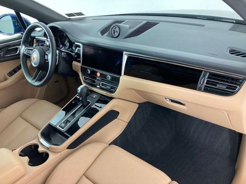 Certified 2025 Porsche Macan AWD image 22
