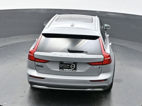 Used 2025 Volvo V60 B5 Cross Country Plus image 40