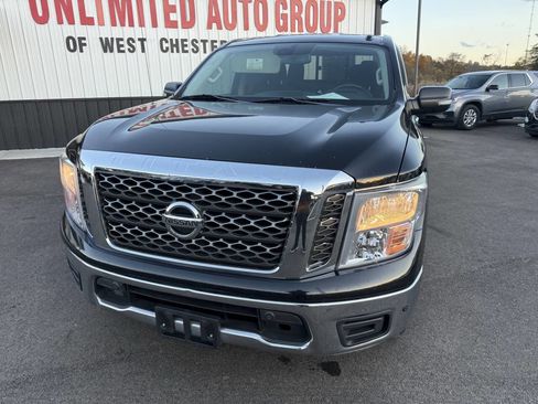Used 2018 Nissan Titan SV w/ SV Convenience Package image 2