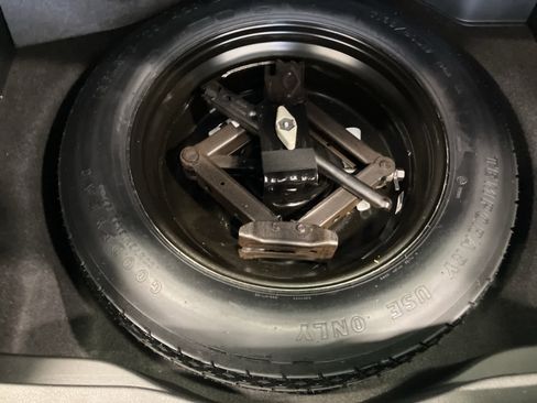 Used 2019 Jeep Cherokee Latitude Plus w/ Comfort/Convenience Group image 33