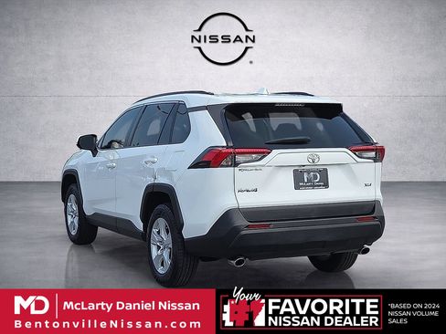 Used 2020 Toyota RAV4 XLE FWD image 4