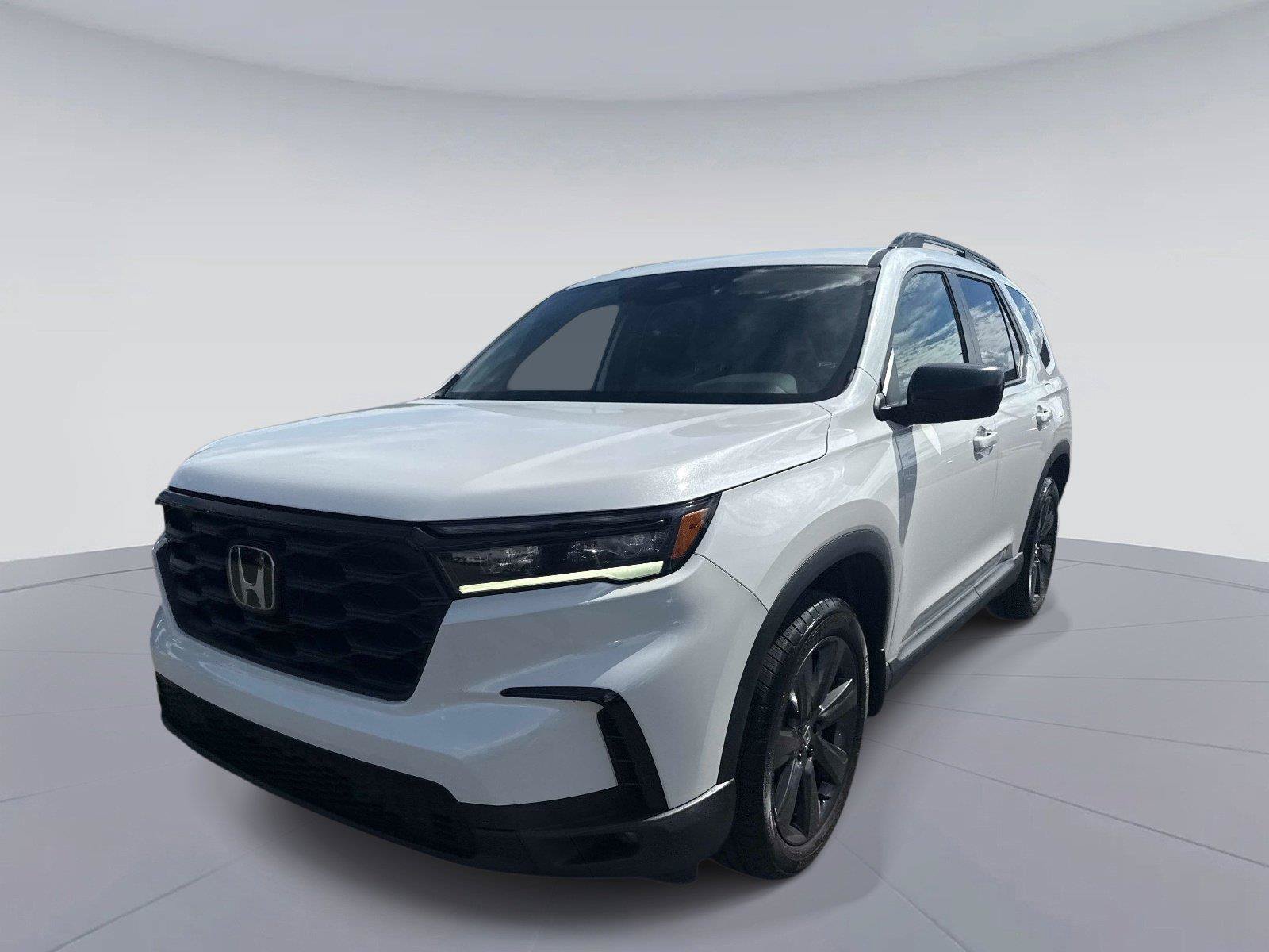 Certified 2025 Honda Pilot Sport image 8