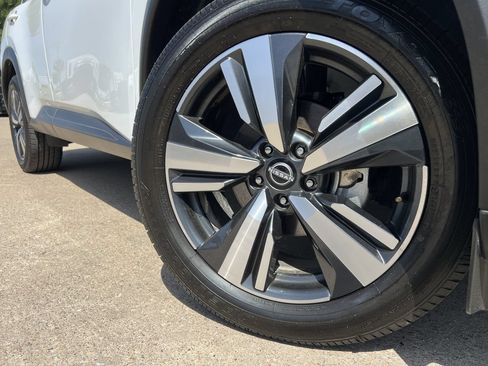 Certified 2025 Nissan Rogue SL FWD image 6