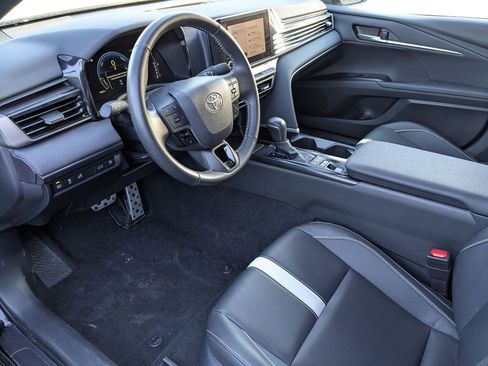 Used 2025 Toyota Camry SE image 17