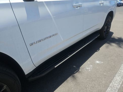Used 2023 Chevrolet Suburban LT w/ Luxury Package RWD image 5