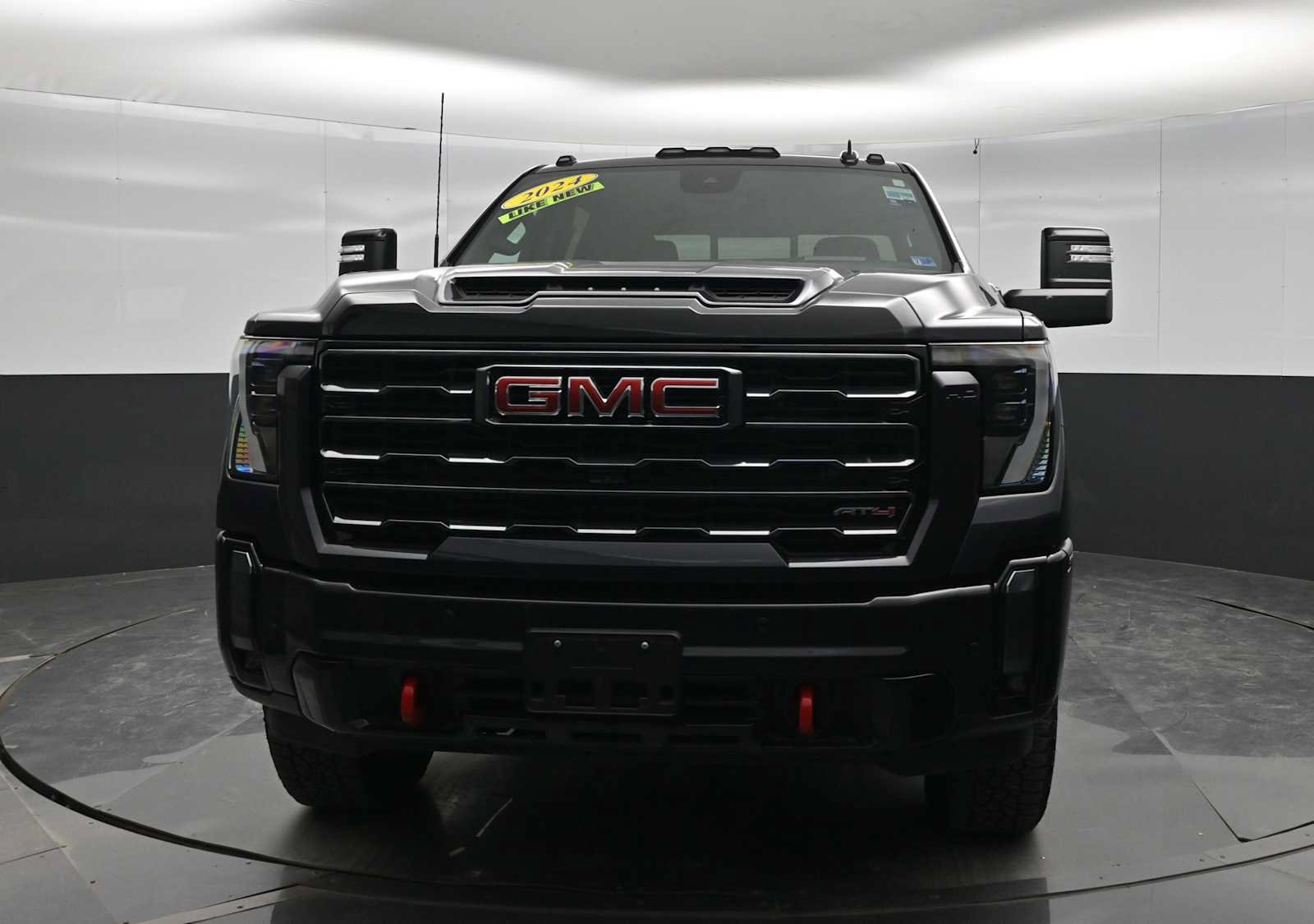 Used 2024 GMC Sierra 2500 AT4 w/ AT4 Premium Plus Package AWD/4WD image 2