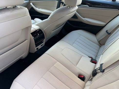 Used 2023 BMW 530i w/ Premium Package image 15