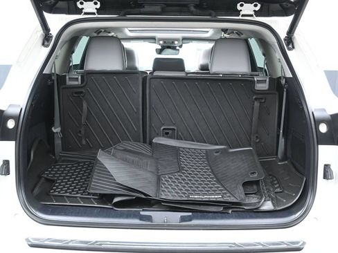 Used 2021 Toyota Highlander Limited AWD/4WD image 8