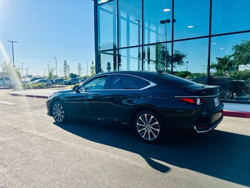 Used 2021 Lexus ES 300h w/ Premium Package FWD image 5