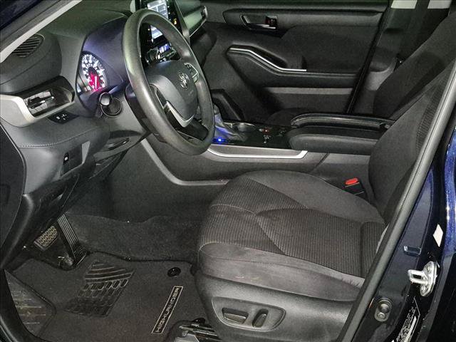 Used 2022 Toyota Highlander L FWD image 12