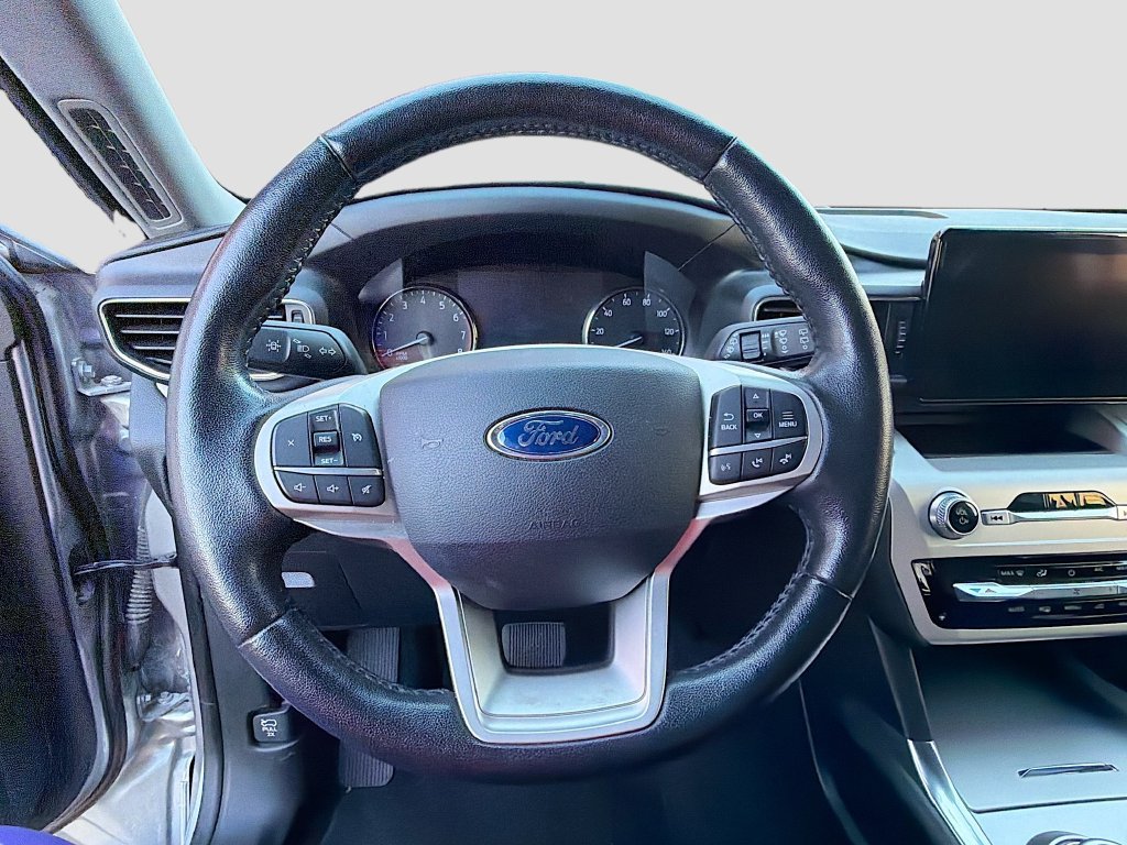 Used 2021 Ford Explorer XLT w/ Equipment Group 202A RWD image 11