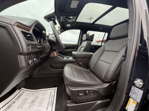 Used 2023 Chevrolet Suburban High Country w/ Premium Package 2 AWD/4WD image 25