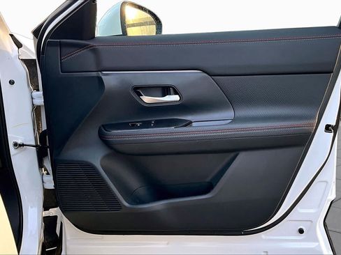 Certified 2025 Nissan Kicks SR FWD image 22